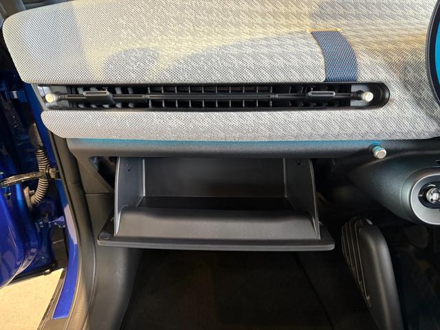MINI クーパーSE フェイバリット・トリム 認定中古車/元試乗車/Newモデル/電気自動車/Bluetooth/AppleCarPlay/AndroidAuto/シートヒーター/全周囲カメラ/アンビエントライト/衝突軽減ブレーキ(49枚目)