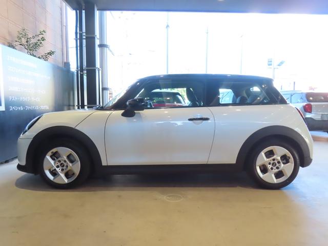 MINI クーパーC クラシック・トリム 認定中古車/純正ナビ/AppleCarPlay/AndroidAuto/LEDライト/純正バックカメラ/ETC2.0/純正ナビゲーションシステム/前後センサー/アダプティブクルーズコントロール(13枚目)