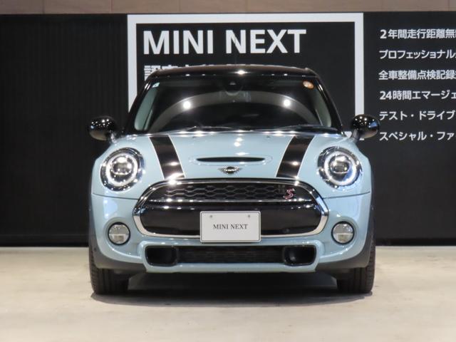ＭＩＮＩ アイスブルーブラックエディション　認定中古車／大人気アイスブルーエディション／ＭＴ車両／貴重車両／純正バックカメラ／ボンネットストライプ／アンビエントライト／Ｂｌｕｅｔｏｏｔｈ／純正ナビ／アクティブクルーズコントロール装備（9枚目）