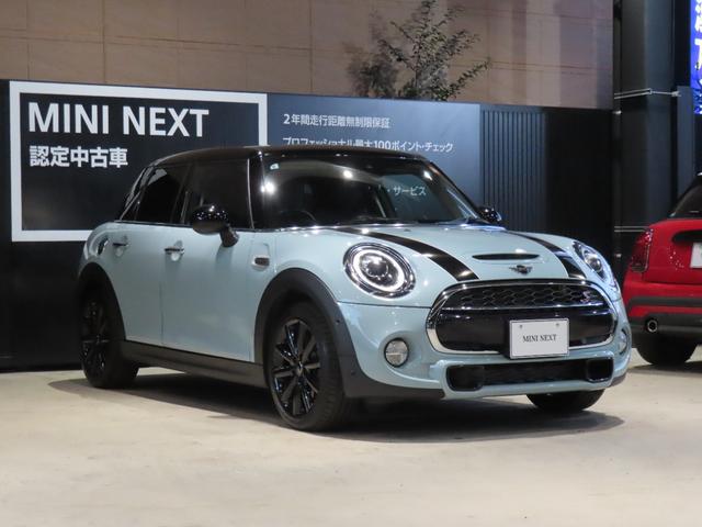 ＭＩＮＩ アイスブルーブラックエディション　認定中古車／大人気アイスブルーエディション／ＭＴ車両／貴重車両／純正バックカメラ／ボンネットストライプ／アンビエントライト／Ｂｌｕｅｔｏｏｔｈ／純正ナビ／アクティブクルーズコントロール装備（10枚目）