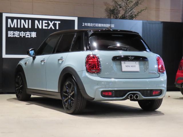 ＭＩＮＩ アイスブルーブラックエディション　認定中古車／大人気アイスブルーエディション／ＭＴ車両／貴重車両／純正バックカメラ／ボンネットストライプ／アンビエントライト／Ｂｌｕｅｔｏｏｔｈ／純正ナビ／アクティブクルーズコントロール装備（13枚目）
