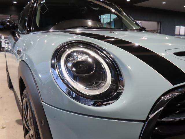 ＭＩＮＩ アイスブルーブラックエディション　認定中古車／大人気アイスブルーエディション／ＭＴ車両／貴重車両／純正バックカメラ／ボンネットストライプ／アンビエントライト／Ｂｌｕｅｔｏｏｔｈ／純正ナビ／アクティブクルーズコントロール装備（16枚目）