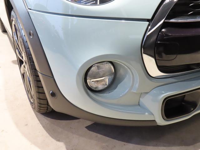 ＭＩＮＩ アイスブルーブラックエディション　認定中古車／大人気アイスブルーエディション／ＭＴ車両／貴重車両／純正バックカメラ／ボンネットストライプ／アンビエントライト／Ｂｌｕｅｔｏｏｔｈ／純正ナビ／アクティブクルーズコントロール装備（17枚目）
