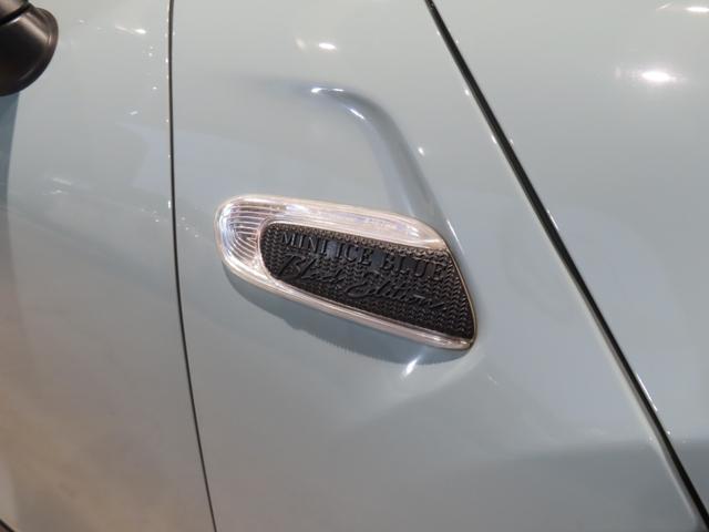 ＭＩＮＩ アイスブルーブラックエディション　認定中古車／大人気アイスブルーエディション／ＭＴ車両／貴重車両／純正バックカメラ／ボンネットストライプ／アンビエントライト／Ｂｌｕｅｔｏｏｔｈ／純正ナビ／アクティブクルーズコントロール装備（18枚目）
