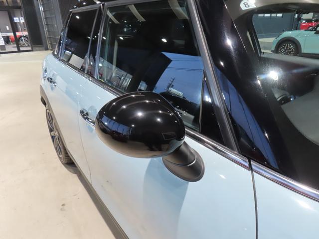ＭＩＮＩ アイスブルーブラックエディション　認定中古車／大人気アイスブルーエディション／ＭＴ車両／貴重車両／純正バックカメラ／ボンネットストライプ／アンビエントライト／Ｂｌｕｅｔｏｏｔｈ／純正ナビ／アクティブクルーズコントロール装備（19枚目）