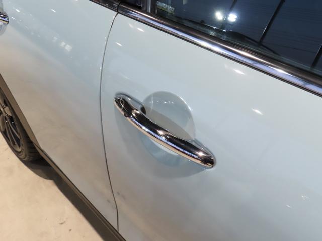 ＭＩＮＩ アイスブルーブラックエディション　認定中古車／大人気アイスブルーエディション／ＭＴ車両／貴重車両／純正バックカメラ／ボンネットストライプ／アンビエントライト／Ｂｌｕｅｔｏｏｔｈ／純正ナビ／アクティブクルーズコントロール装備（20枚目）