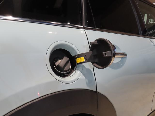 ＭＩＮＩ アイスブルーブラックエディション　認定中古車／大人気アイスブルーエディション／ＭＴ車両／貴重車両／純正バックカメラ／ボンネットストライプ／アンビエントライト／Ｂｌｕｅｔｏｏｔｈ／純正ナビ／アクティブクルーズコントロール装備（21枚目）