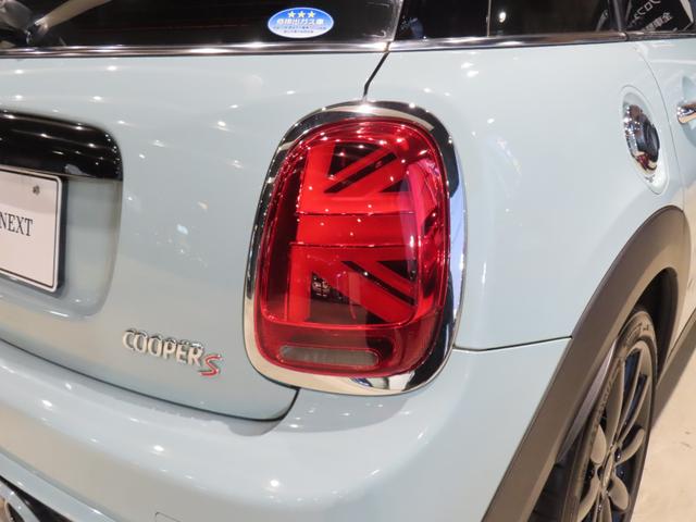 ＭＩＮＩ アイスブルーブラックエディション　認定中古車／大人気アイスブルーエディション／ＭＴ車両／貴重車両／純正バックカメラ／ボンネットストライプ／アンビエントライト／Ｂｌｕｅｔｏｏｔｈ／純正ナビ／アクティブクルーズコントロール装備（22枚目）