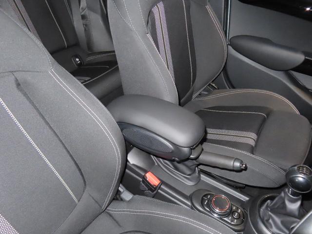 ＭＩＮＩ アイスブルーブラックエディション　認定中古車／大人気アイスブルーエディション／ＭＴ車両／貴重車両／純正バックカメラ／ボンネットストライプ／アンビエントライト／Ｂｌｕｅｔｏｏｔｈ／純正ナビ／アクティブクルーズコントロール装備（41枚目）