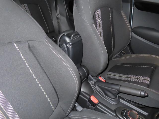 ＭＩＮＩ アイスブルーブラックエディション　認定中古車／大人気アイスブルーエディション／ＭＴ車両／貴重車両／純正バックカメラ／ボンネットストライプ／アンビエントライト／Ｂｌｕｅｔｏｏｔｈ／純正ナビ／アクティブクルーズコントロール装備（43枚目）