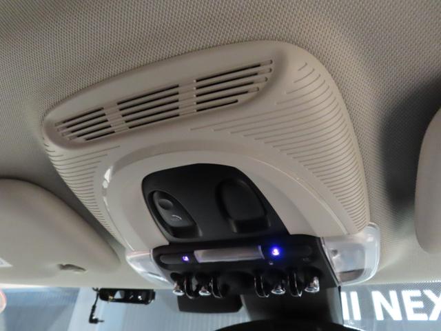 ＭＩＮＩ アイスブルーブラックエディション　認定中古車／大人気アイスブルーエディション／ＭＴ車両／貴重車両／純正バックカメラ／ボンネットストライプ／アンビエントライト／Ｂｌｕｅｔｏｏｔｈ／純正ナビ／アクティブクルーズコントロール装備（46枚目）