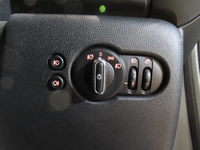ＭＩＮＩ アイスブルーブラックエディション　認定中古車／大人気アイスブルーエディション／ＭＴ車両／貴重車両／純正バックカメラ／ボンネットストライプ／アンビエントライト／Ｂｌｕｅｔｏｏｔｈ／純正ナビ／アクティブクルーズコントロール装備（49枚目）