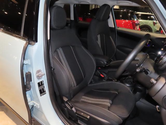 ＭＩＮＩ アイスブルーブラックエディション　認定中古車／大人気アイスブルーエディション／ＭＴ車両／貴重車両／純正バックカメラ／ボンネットストライプ／アンビエントライト／Ｂｌｕｅｔｏｏｔｈ／純正ナビ／アクティブクルーズコントロール装備（50枚目）