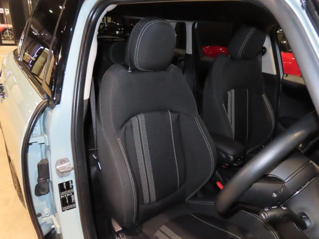 ＭＩＮＩ アイスブルーブラックエディション　認定中古車／大人気アイスブルーエディション／ＭＴ車両／貴重車両／純正バックカメラ／ボンネットストライプ／アンビエントライト／Ｂｌｕｅｔｏｏｔｈ／純正ナビ／アクティブクルーズコントロール装備（52枚目）