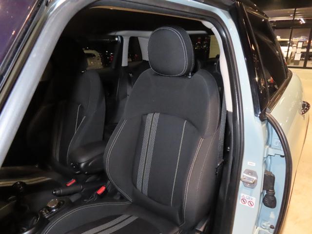 ＭＩＮＩ アイスブルーブラックエディション　認定中古車／大人気アイスブルーエディション／ＭＴ車両／貴重車両／純正バックカメラ／ボンネットストライプ／アンビエントライト／Ｂｌｕｅｔｏｏｔｈ／純正ナビ／アクティブクルーズコントロール装備（58枚目）