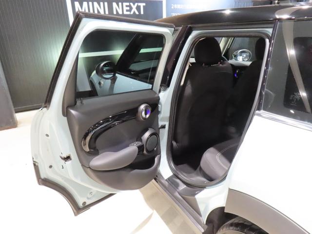 ＭＩＮＩ アイスブルーブラックエディション　認定中古車／大人気アイスブルーエディション／ＭＴ車両／貴重車両／純正バックカメラ／ボンネットストライプ／アンビエントライト／Ｂｌｕｅｔｏｏｔｈ／純正ナビ／アクティブクルーズコントロール装備（60枚目）