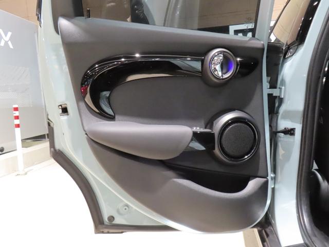 ＭＩＮＩ アイスブルーブラックエディション　認定中古車／大人気アイスブルーエディション／ＭＴ車両／貴重車両／純正バックカメラ／ボンネットストライプ／アンビエントライト／Ｂｌｕｅｔｏｏｔｈ／純正ナビ／アクティブクルーズコントロール装備（61枚目）