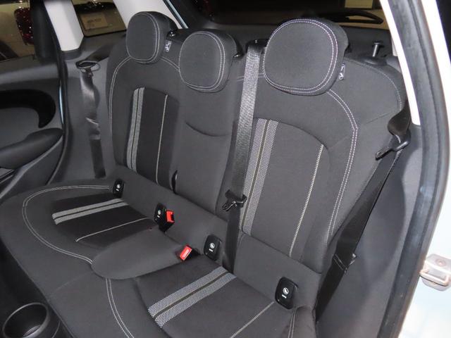 ＭＩＮＩ アイスブルーブラックエディション　認定中古車／大人気アイスブルーエディション／ＭＴ車両／貴重車両／純正バックカメラ／ボンネットストライプ／アンビエントライト／Ｂｌｕｅｔｏｏｔｈ／純正ナビ／アクティブクルーズコントロール装備（62枚目）