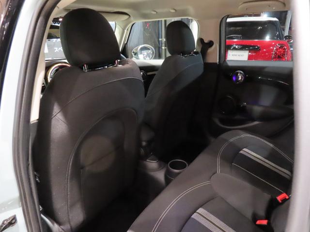 ＭＩＮＩ アイスブルーブラックエディション　認定中古車／大人気アイスブルーエディション／ＭＴ車両／貴重車両／純正バックカメラ／ボンネットストライプ／アンビエントライト／Ｂｌｕｅｔｏｏｔｈ／純正ナビ／アクティブクルーズコントロール装備（63枚目）