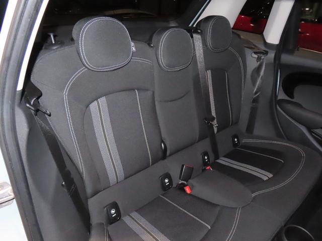 ＭＩＮＩ アイスブルーブラックエディション　認定中古車／大人気アイスブルーエディション／ＭＴ車両／貴重車両／純正バックカメラ／ボンネットストライプ／アンビエントライト／Ｂｌｕｅｔｏｏｔｈ／純正ナビ／アクティブクルーズコントロール装備（66枚目）