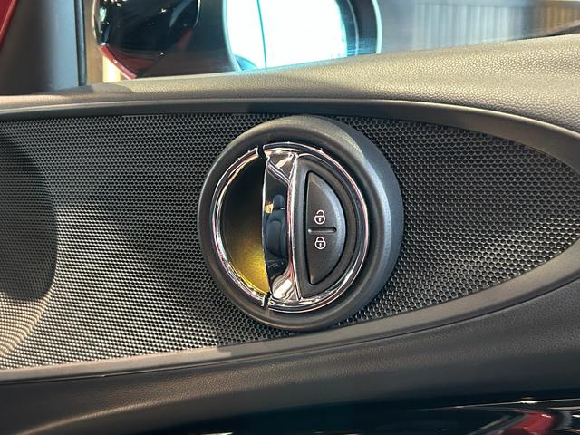 MINI クーパーD クラブマン クラシック・トリム 認定中古車/弊社下取り車/純正ナビ/デジタルスピードメーター/アダプティブクルーズコントロール/アンビエントライト/オートライト/バックカメラ/ETC一体型ルームミラー(28枚目)