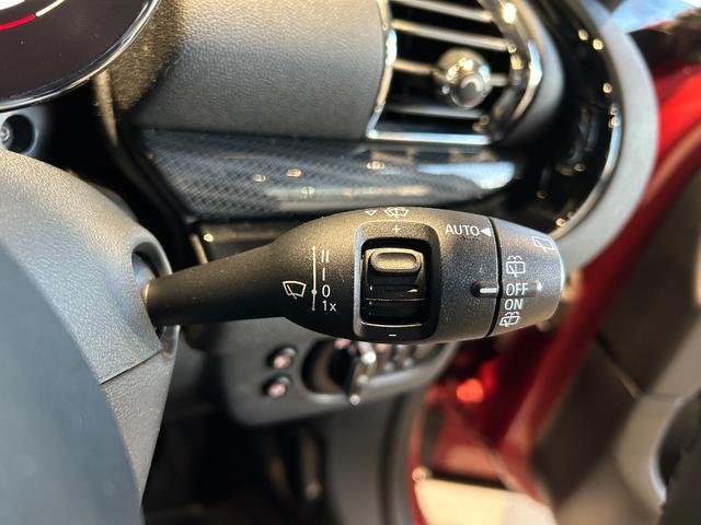 MINI クーパーD クラブマン クラシック・トリム 認定中古車/弊社下取り車/純正ナビ/デジタルスピードメーター/アダプティブクルーズコントロール/アンビエントライト/オートライト/バックカメラ/ETC一体型ルームミラー(35枚目)