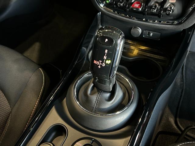 MINI クーパーD クラブマン クラシック・トリム 認定中古車/弊社下取り車/純正ナビ/デジタルスピードメーター/アダプティブクルーズコントロール/アンビエントライト/オートライト/バックカメラ/ETC一体型ルームミラー(41枚目)