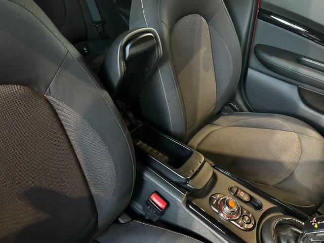 MINI クーパーD クラブマン クラシック・トリム 認定中古車/弊社下取り車/純正ナビ/デジタルスピードメーター/アダプティブクルーズコントロール/アンビエントライト/オートライト/バックカメラ/ETC一体型ルームミラー(44枚目)