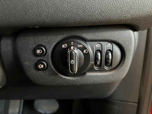 MINI クーパーD クラブマン クラシック・トリム 認定中古車/弊社下取り車/純正ナビ/デジタルスピードメーター/アダプティブクルーズコントロール/アンビエントライト/オートライト/バックカメラ/ETC一体型ルームミラー(50枚目)