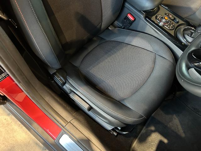 MINI クーパーD クラブマン クラシック・トリム 認定中古車/弊社下取り車/純正ナビ/デジタルスピードメーター/アダプティブクルーズコントロール/アンビエントライト/オートライト/バックカメラ/ETC一体型ルームミラー(52枚目)