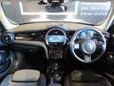 クーパーＤ　クラシック・トリム　認定中古車／純正ナビ／純正バックカメラ／Ｂｌｕｅｔｏｏｔｈ／ユニオンジャックテールライト／アンビエントライト／ブラックルーフ／２トーンカラー（27枚目）