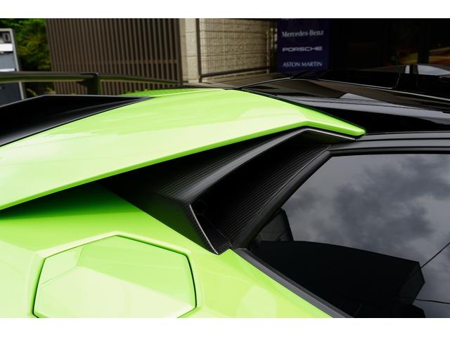 アヴェンタドール ＬＰ７５０－４スーパーヴェローチェロードスター　世界５００台限定　ボディカラーＶＥＲＤＥ　ＩＴＨＡＣＡ　ブランディングＰＫＧ　カーボンインテリア　カーボンエンジンカバー＆Ｘフレーム、Ｔバー　電動シート　カーボンリアウイング　ボディプロテクション（26枚目）