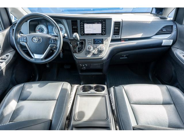 シエナ ＳＥ　新車並行　Ｖ６エンジン　ルーフレールクロスバー　両側パワースライドドア　レザーステアリング　８インチタッチパネルディスプレイ（16枚目）