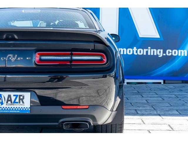 ダッジ・チャレンジャー Ｒ／Ｔ　スキャットパック　新車並行　ＭＯＰＡＲ２３ＳＰＥＣＩＡＬＥＤＩＴＩＯＮ　２２０台限定車　ＭＯＰＡＲ２３パッケージ　カーボンリアウィング　専用ストライプ　６ＭＴ　シートヒーター　シートクーラー　ブレンボブレーキ（10枚目）