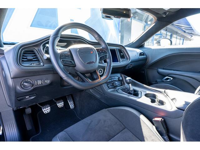 ダッジ・チャレンジャー Ｒ／Ｔ　スキャットパック　新車並行　ＭＯＰＡＲ２３ＳＰＥＣＩＡＬＥＤＩＴＩＯＮ　２２０台限定車　ＭＯＰＡＲ２３パッケージ　カーボンリアウィング　専用ストライプ　６ＭＴ　シートヒーター　シートクーラー　ブレンボブレーキ（13枚目）
