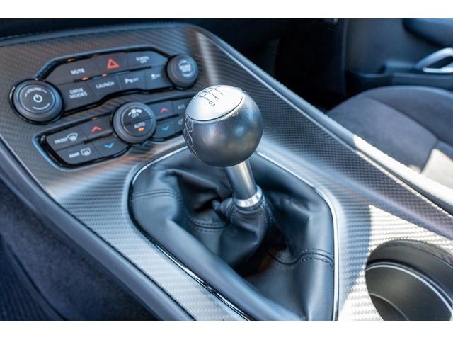ダッジ・チャレンジャー Ｒ／Ｔ　スキャットパック　新車並行　ＭＯＰＡＲ２３ＳＰＥＣＩＡＬＥＤＩＴＩＯＮ　２２０台限定車　ＭＯＰＡＲ２３パッケージ　カーボンリアウィング　専用ストライプ　６ＭＴ　シートヒーター　シートクーラー　ブレンボブレーキ（16枚目）