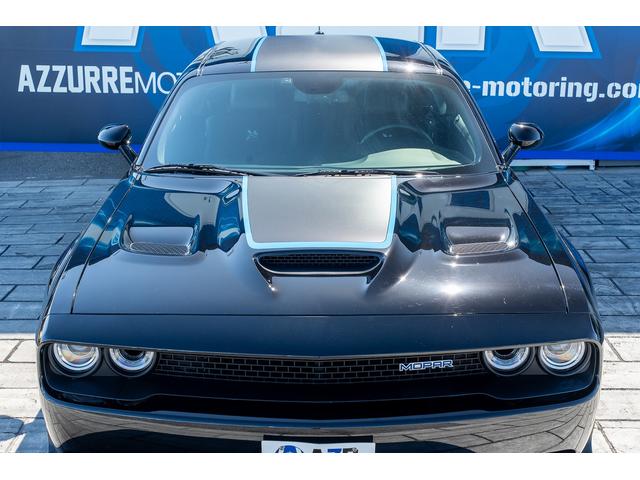 ダッジ・チャレンジャー Ｒ／Ｔ　スキャットパック　新車並行　ＭＯＰＡＲ２３ＳＰＥＣＩＡＬＥＤＩＴＩＯＮ　２２０台限定車　ＭＯＰＡＲ２３パッケージ　カーボンリアウィング　専用ストライプ　６ＭＴ　シートヒーター　シートクーラー　ブレンボブレーキ（23枚目）