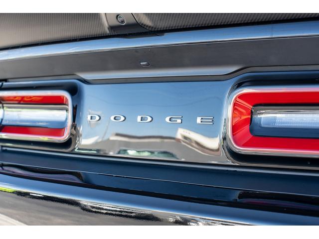 ダッジ・チャレンジャー Ｒ／Ｔ　スキャットパック　新車並行　ＭＯＰＡＲ２３ＳＰＥＣＩＡＬＥＤＩＴＩＯＮ　２２０台限定車　ＭＯＰＡＲ２３パッケージ　カーボンリアウィング　専用ストライプ　６ＭＴ　シートヒーター　シートクーラー　ブレンボブレーキ（26枚目）