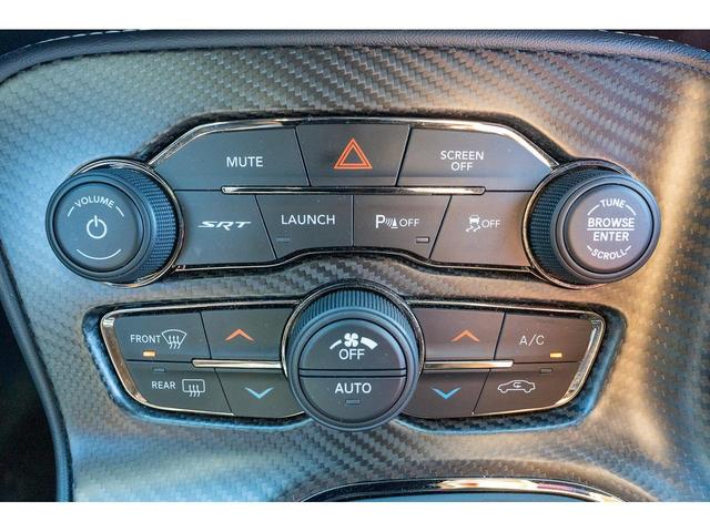 ダッジ・チャレンジャー SRT ヘルキャット ワイドボディ 中古並行 社外ワンオフマフラー アイバッハダウンサス 純正マフラーサス有 社外デジタルインナーミラー ハーマンカードンサウンド レッドラグナレザーシート 純正20インチAW サンルーフ(36枚目)
