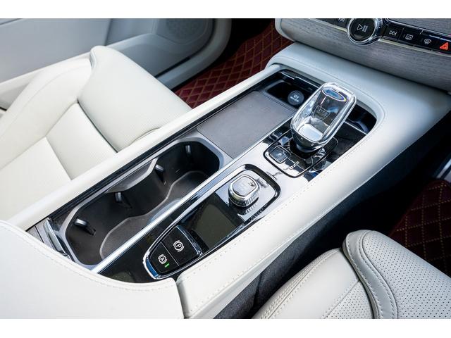 XC90 リチャージアルテメットT8AWDプラグインハイブリド Bowers&Wilkinsプレミアムサウンドオーディオサウンドシステム ヘッドアップディスプレイ ファインナッパレザー クリスタルシフトノブ パノラマサンルーフ(21枚目)