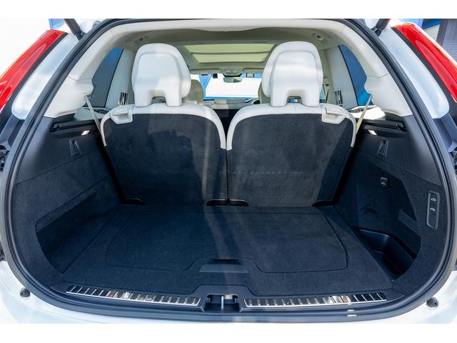 XC90 リチャージアルテメットT8AWDプラグインハイブリド Bowers&Wilkinsプレミアムサウンドオーディオサウンドシステム ヘッドアップディスプレイ ファインナッパレザー クリスタルシフトノブ パノラマサンルーフ(25枚目)