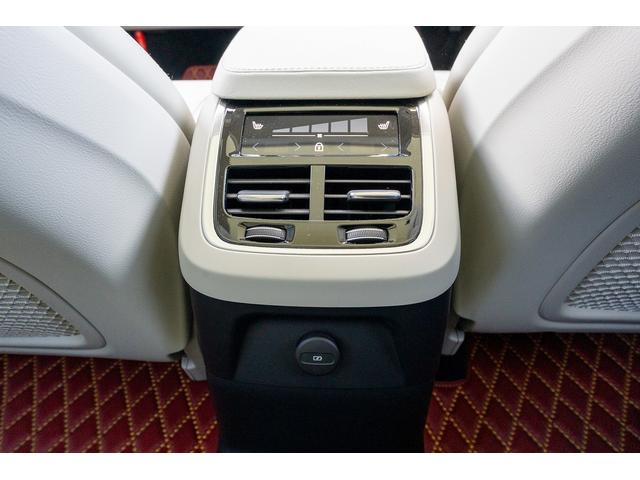 XC90 リチャージアルテメットT8AWDプラグインハイブリド Bowers&Wilkinsプレミアムサウンドオーディオサウンドシステム ヘッドアップディスプレイ ファインナッパレザー クリスタルシフトノブ パノラマサンルーフ(40枚目)