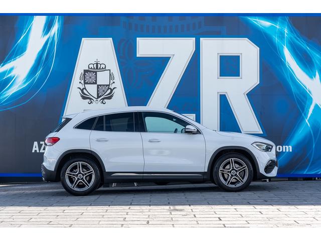 GLAクラス GLA200d 4マチック AMGラインパッケージ AMGライン デジタルホワイト 新車保証継承R8年9月迄 レザーDINAMICAシート 純正前後ドラレコ 社外グリル アンビエントライト レーダーセーフティPKG カーボン調インテリアトリム(10枚目)