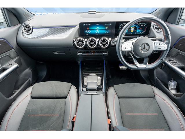 GLAクラス GLA200d 4マチック AMGラインパッケージ AMGライン デジタルホワイト 新車保証継承R8年9月迄 レザーDINAMICAシート 純正前後ドラレコ 社外グリル アンビエントライト レーダーセーフティPKG カーボン調インテリアトリム(19枚目)