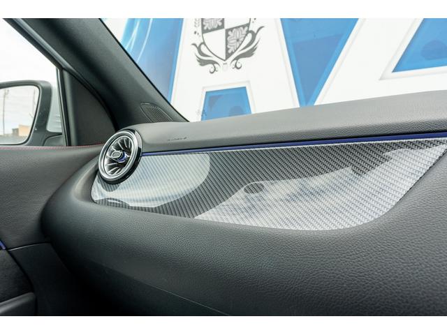 GLAクラス GLA200d 4マチック AMGラインパッケージ AMGライン デジタルホワイト 新車保証継承R8年9月迄 レザーDINAMICAシート 純正前後ドラレコ 社外グリル アンビエントライト レーダーセーフティPKG カーボン調インテリアトリム(21枚目)
