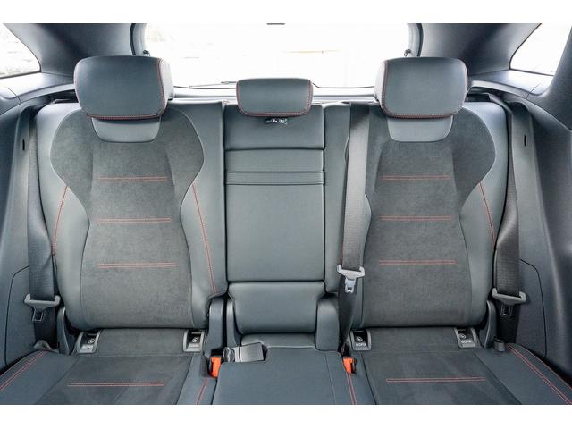 GLAクラス GLA200d 4マチック AMGラインパッケージ AMGライン デジタルホワイト 新車保証継承R8年9月迄 レザーDINAMICAシート 純正前後ドラレコ 社外グリル アンビエントライト レーダーセーフティPKG カーボン調インテリアトリム(23枚目)