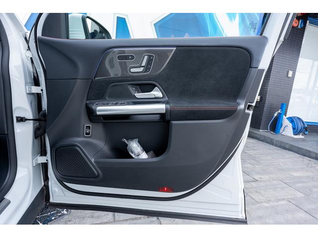 GLAクラス GLA200d 4マチック AMGラインパッケージ AMGライン デジタルホワイト 新車保証継承R8年9月迄 レザーDINAMICAシート 純正前後ドラレコ 社外グリル アンビエントライト レーダーセーフティPKG カーボン調インテリアトリム(32枚目)