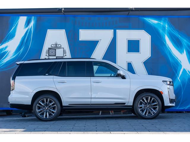 キャデラックエスカレード ホワイトスポーツエディション　ホワイトスポーツエディション　限定３０台　サンルーフ　ＡＫＧサウンド　後席エンターテインメント　パワーゲート　ナイトビジョン　ＬＥＤヘッドライト（10枚目）