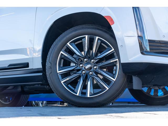 キャデラックエスカレード ホワイトスポーツエディション　ホワイトスポーツエディション　限定３０台　サンルーフ　ＡＫＧサウンド　後席エンターテインメント　パワーゲート　ナイトビジョン　ＬＥＤヘッドライト（16枚目）