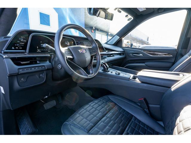 キャデラックエスカレード ホワイトスポーツエディション　ホワイトスポーツエディション　限定３０台　サンルーフ　ＡＫＧサウンド　後席エンターテインメント　パワーゲート　ナイトビジョン　ＬＥＤヘッドライト（17枚目）